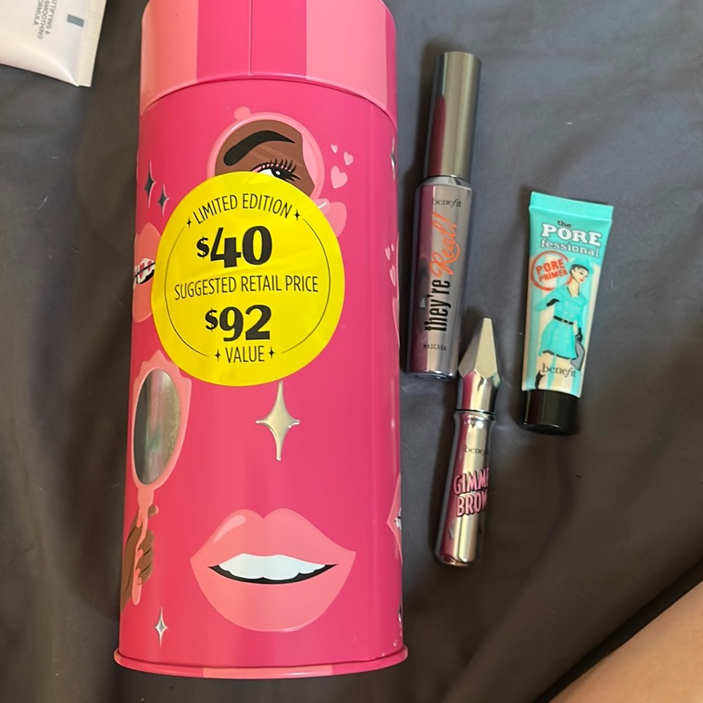 Benefit limited edition set